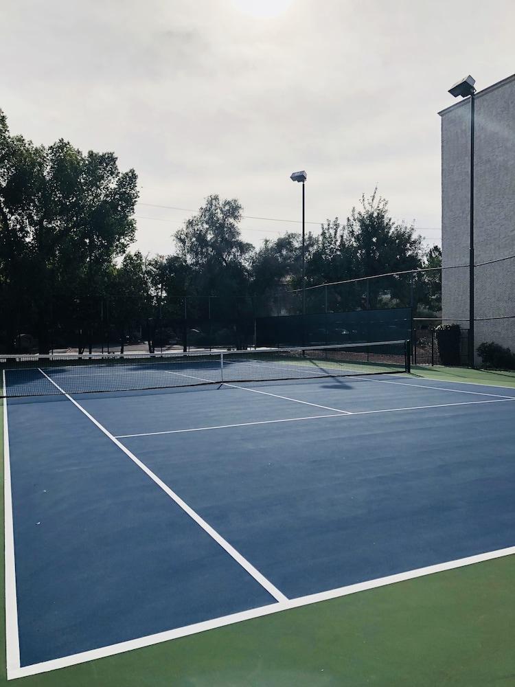 Embassy Suites by Hilton Scottsdale Resort - Tennis Court