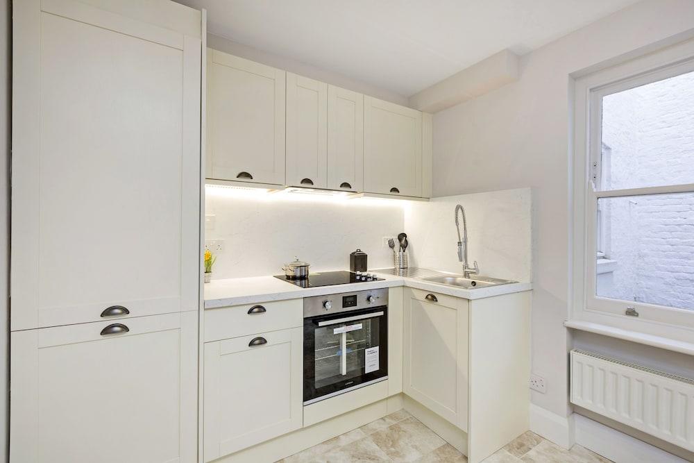 The Sussex Garden Apartment - Private kitchen