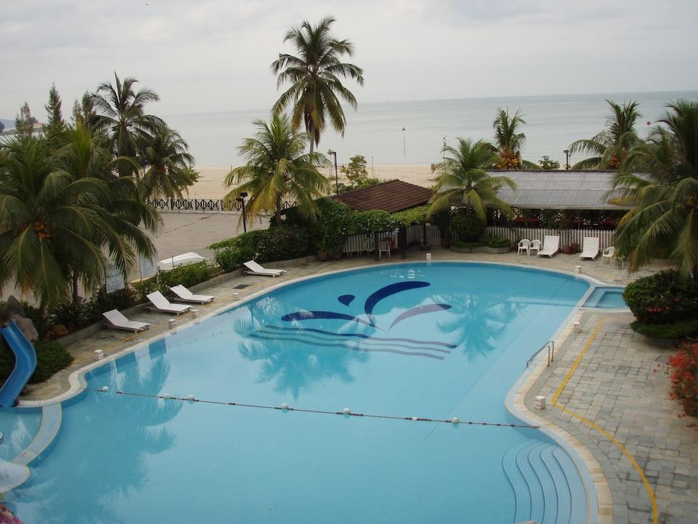 Bayu Beach Resort - Outdoor Pool