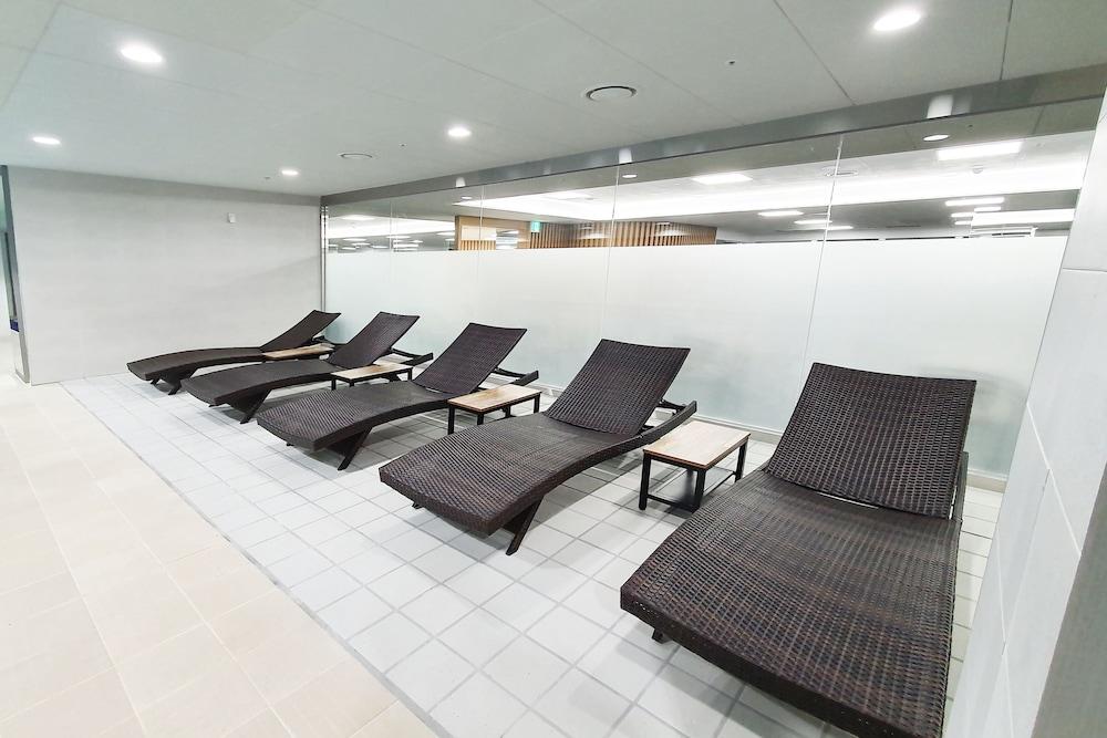 Commodore Hotel Busan - Indoor Pool