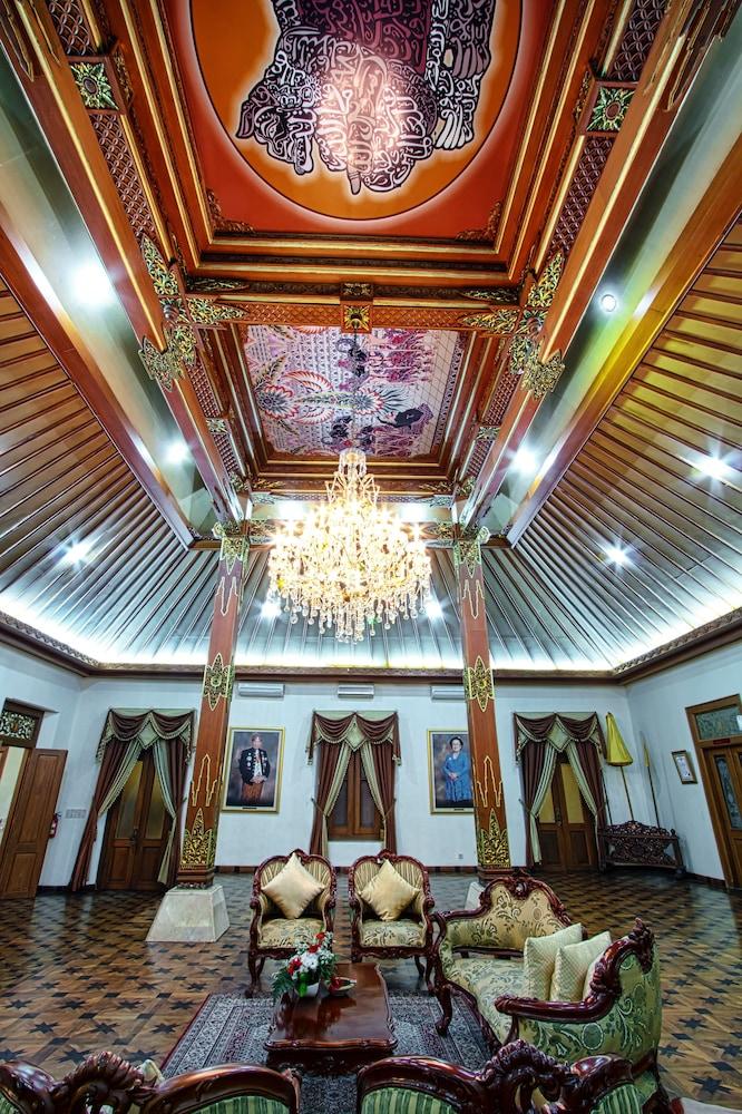 Kusuma Sahid Prince Hotel - Interior