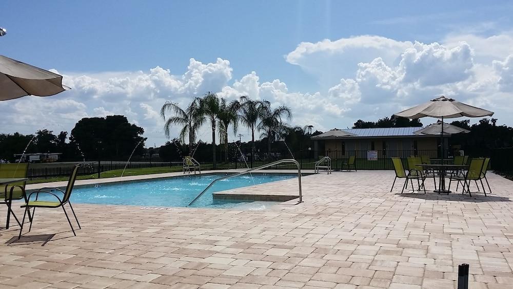 Key West Resort on Lake Dora - Outdoor Pool