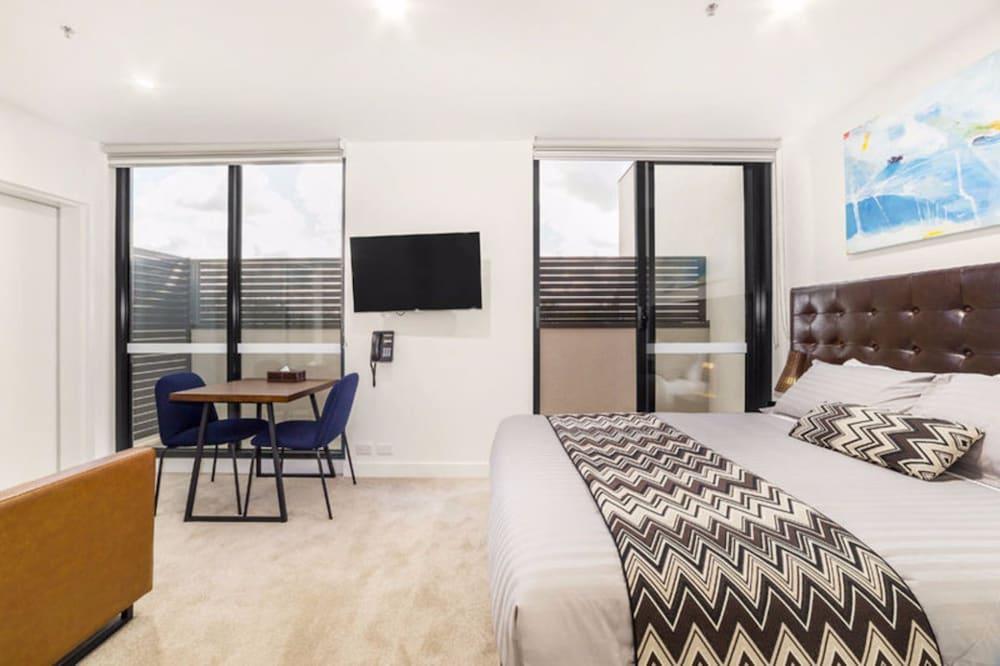 Whitehorse Apartment Hotel - Room