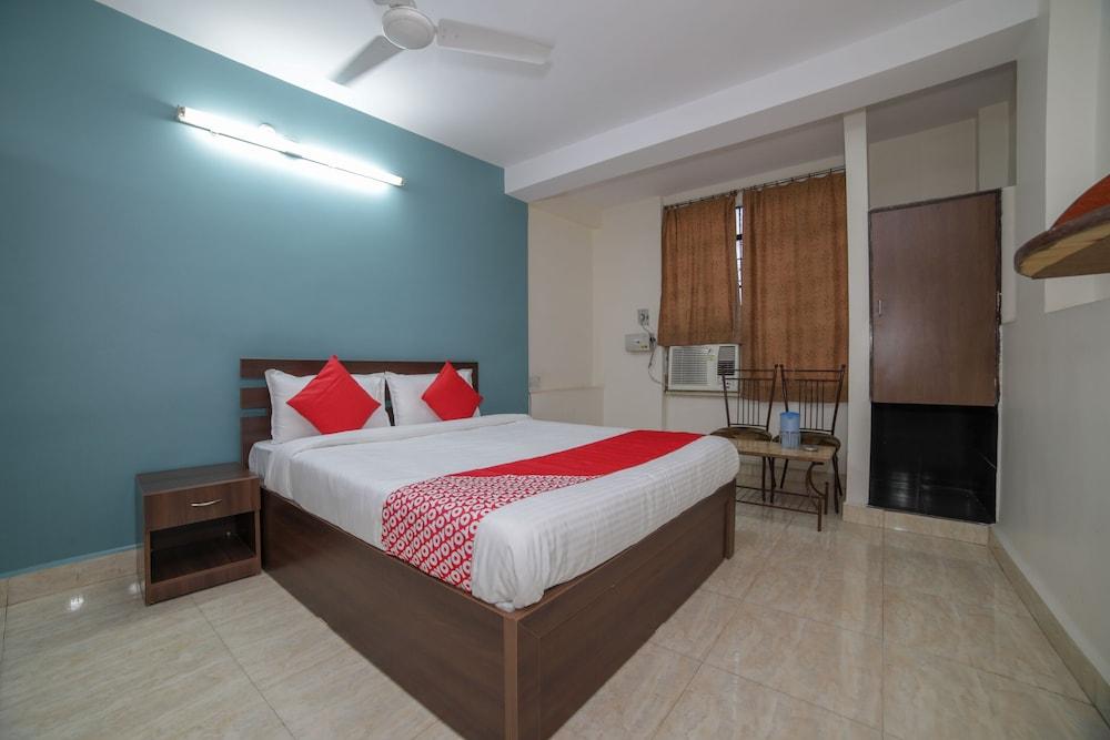 OYO 23706 Super Deluxe Guest House - Room