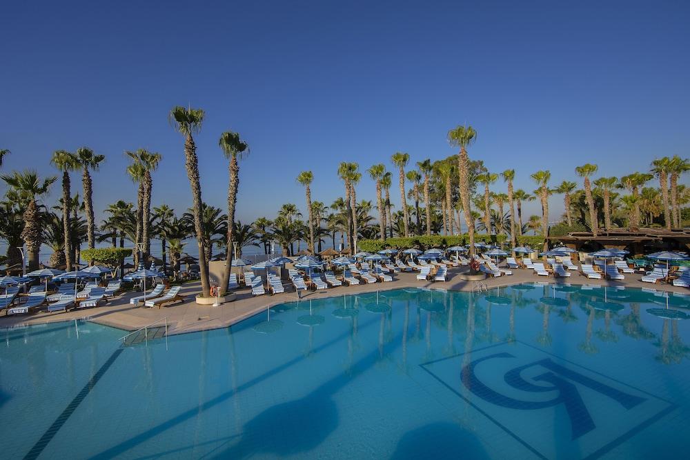 GrandResort by Leonardo Hotels - Outdoor Pool