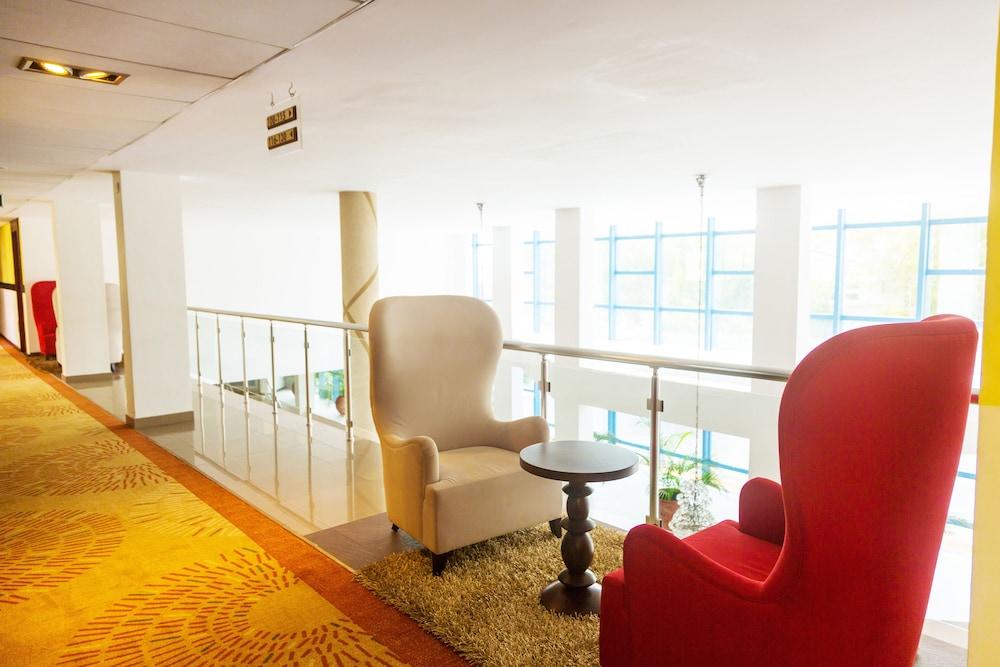 Best Western Premier Accra Airport Hotel - Lobby