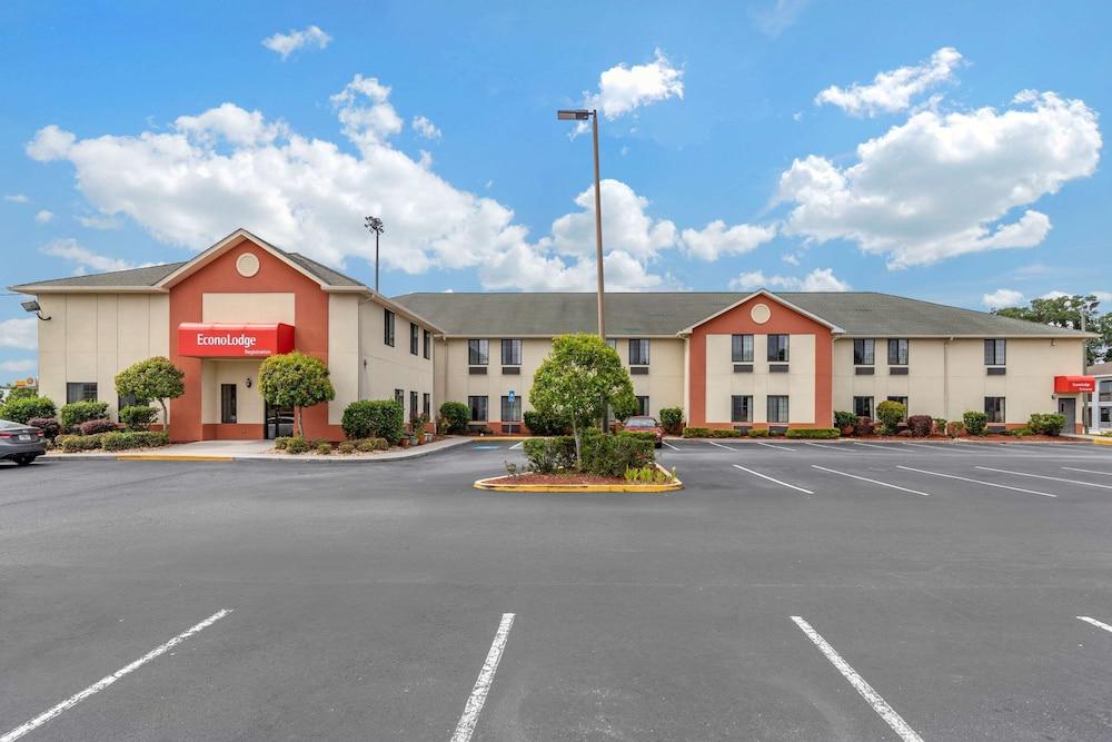 Econo Lodge Exit-29 - Featured Image