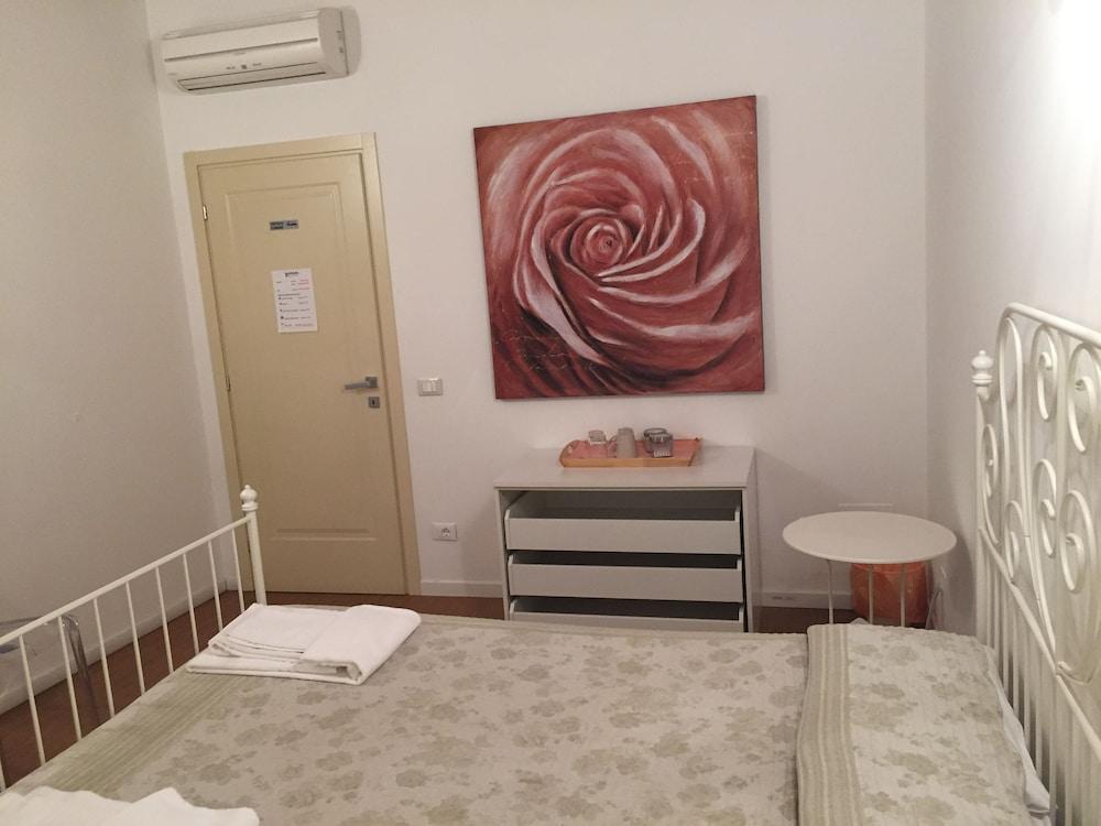 Vip Bergamo Apartments - Room