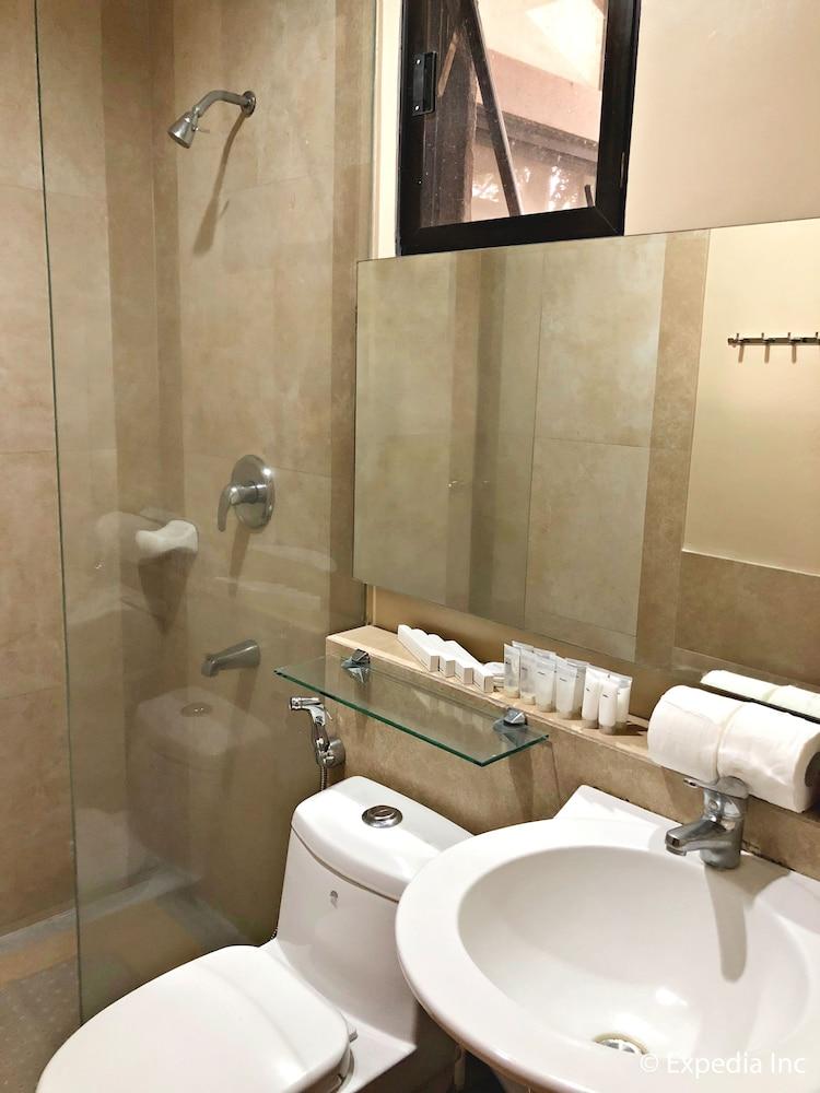 Shalom Hotel - Bathroom