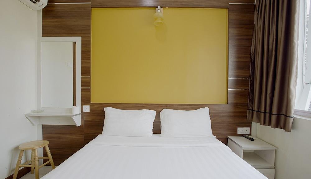 Golden Night Hotel - Room