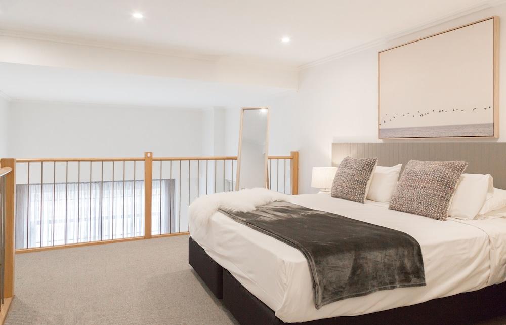 Wentworth Park Road Apartments - Room