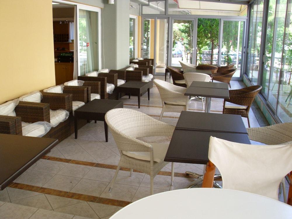 Hotel Cybele - Lobby Sitting Area