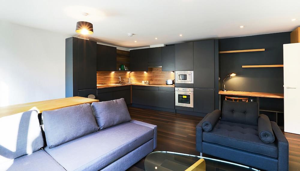 Rojen Apartments Liverpool Street - Featured Image