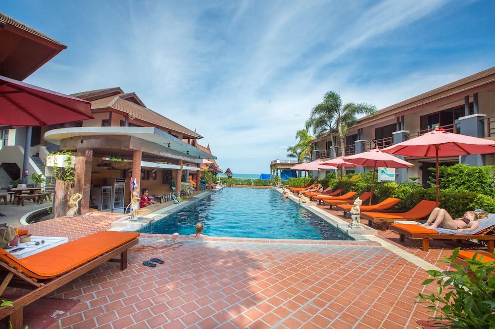 Sunrise Resort - Outdoor Pool