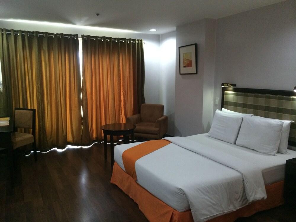 Baguio Burnham Suites - Room