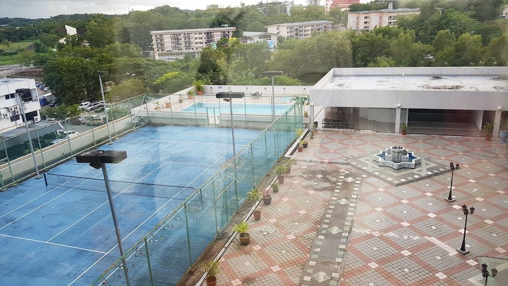 The Centrepoint Hotel - Tennis Court