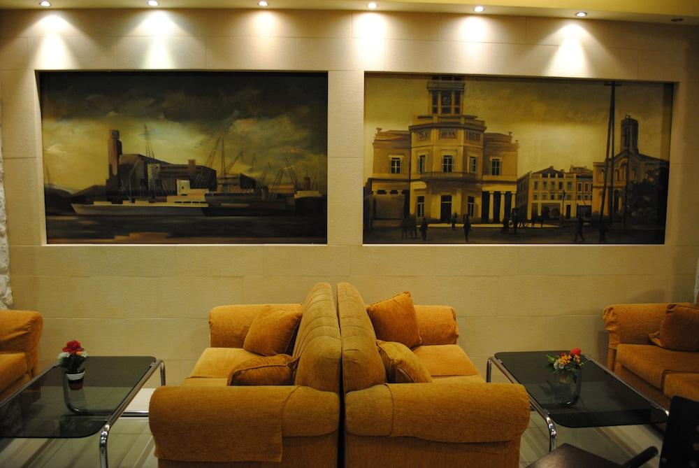 Hotel Ideal - Lobby Sitting Area