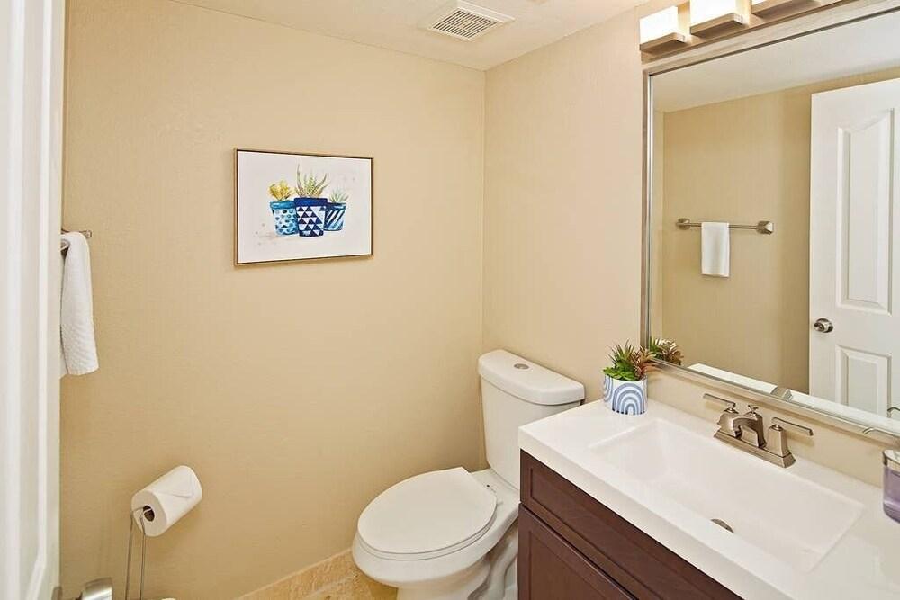 Palm View - Bathroom