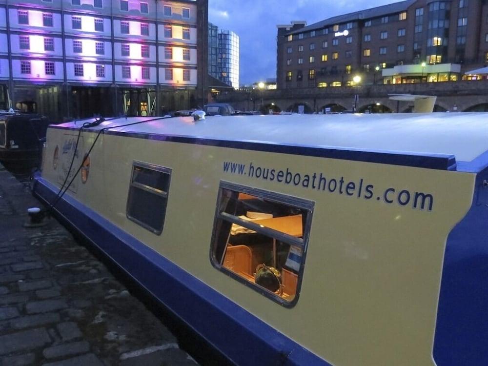 Houseboat Hotels - Exterior