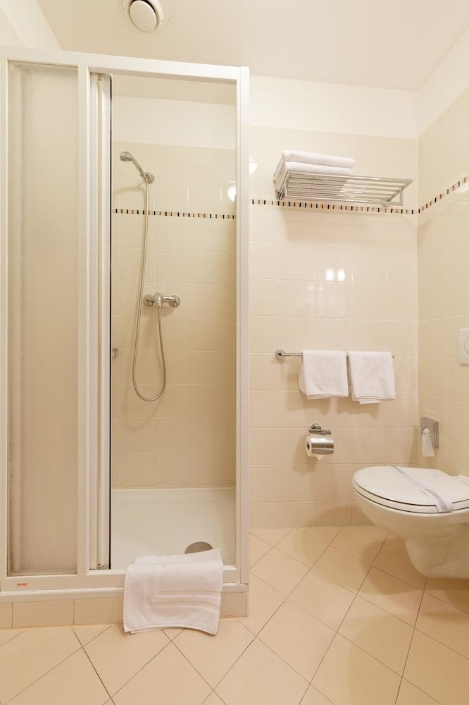 Lavanda Hotel & Apartments Prague - Bathroom