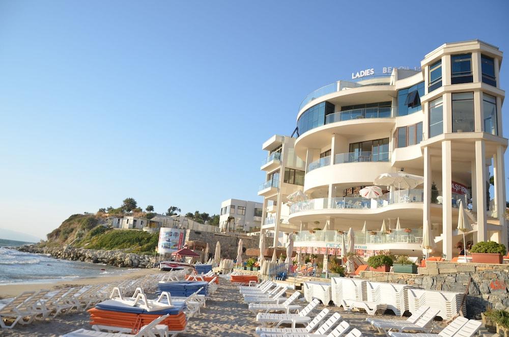 Ladies Beach Suite Hotel - Beach