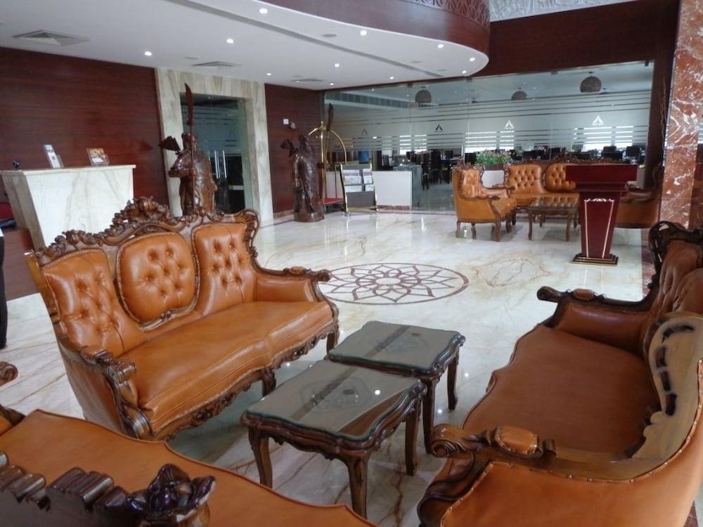 Hotel Ashwa Park - Lobby Sitting Area