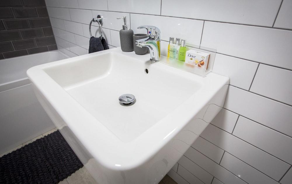 Bay Tree Apartments - Bathroom Sink