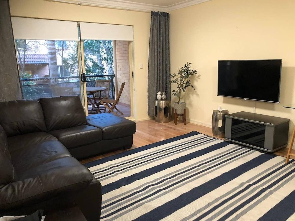 Escape to Strathfield for 8 guests - Featured Image