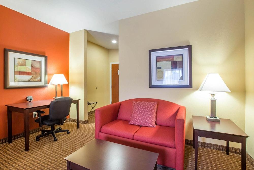Comfort Suites Golden Isles Gateway - Room