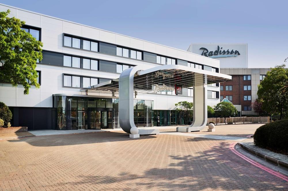 Radisson Hotel & Conference Centre London Heathrow - Featured Image