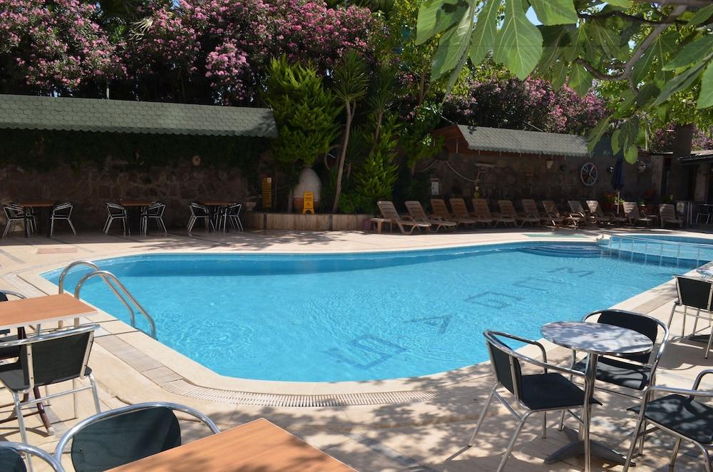 Megas Hotel - Outdoor Pool