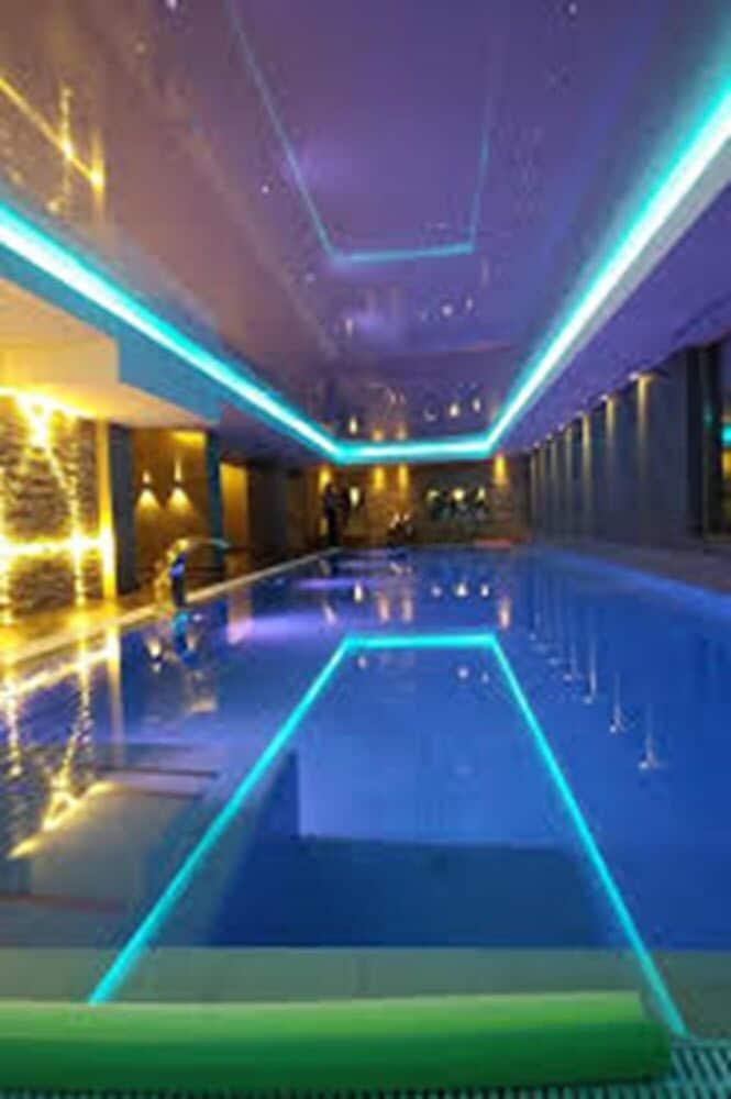 Grand Hotel Belvedere Brasov - Indoor Pool