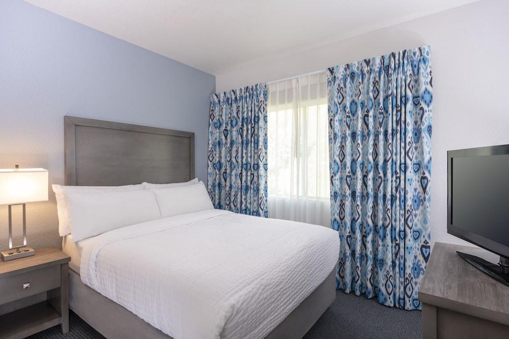 Beachfront Inn and Suites at Dana Point - Room