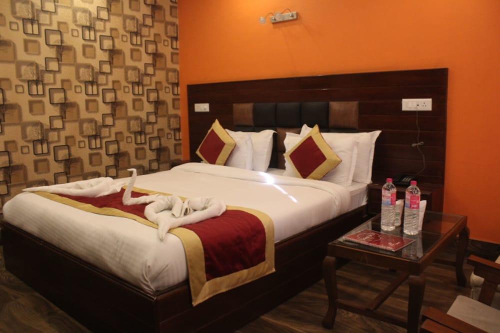 Hotel Grand M.S Srinagar - Featured Image
