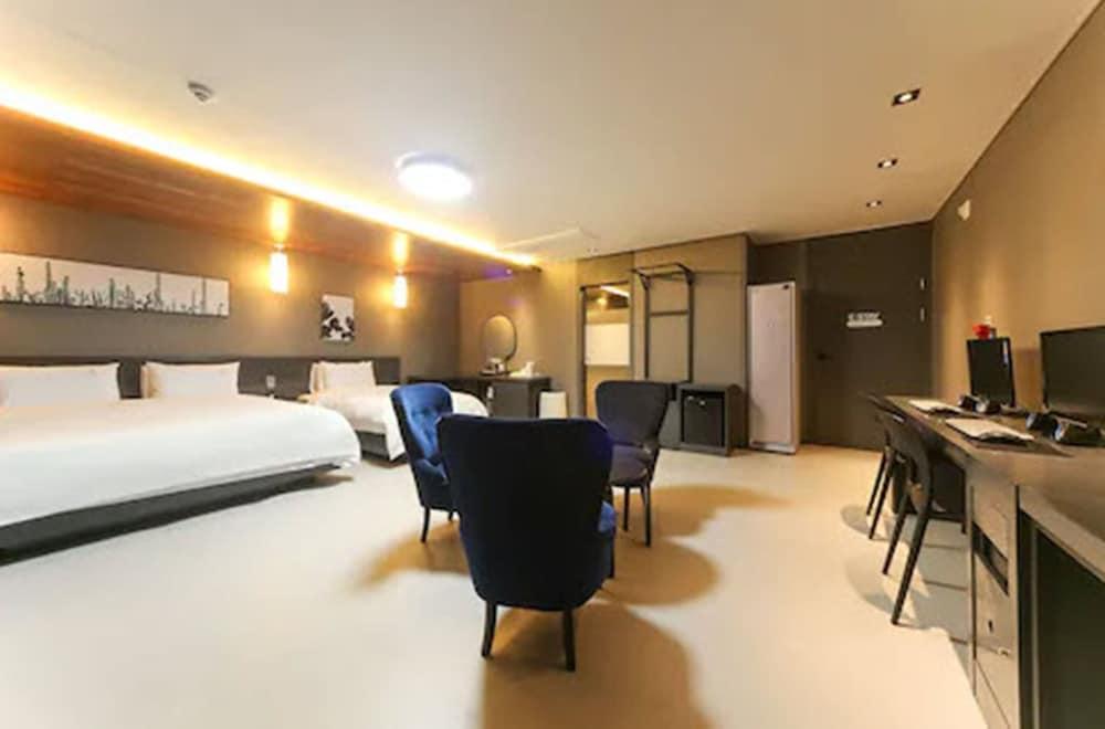 E-stay Hotel - Featured Image