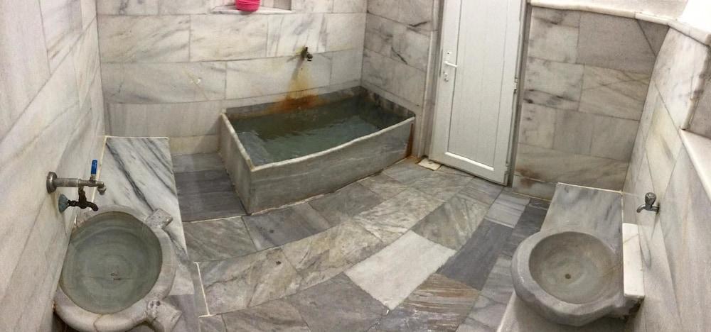 Demirci Otel - Turkish Bath