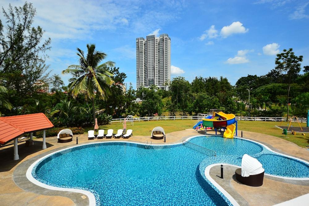 Palm Garden Hotel, Putrajaya, a Tribute Portfolio Hotel - Outdoor Pool