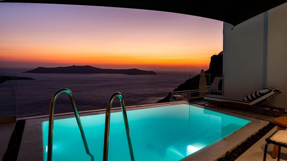 Daydream Luxury Suites - Outdoor Pool