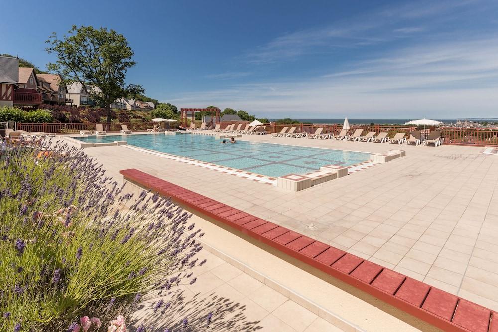 Résidence Premium & Spa Houlgate - Pierre & Vacances - Outdoor Pool