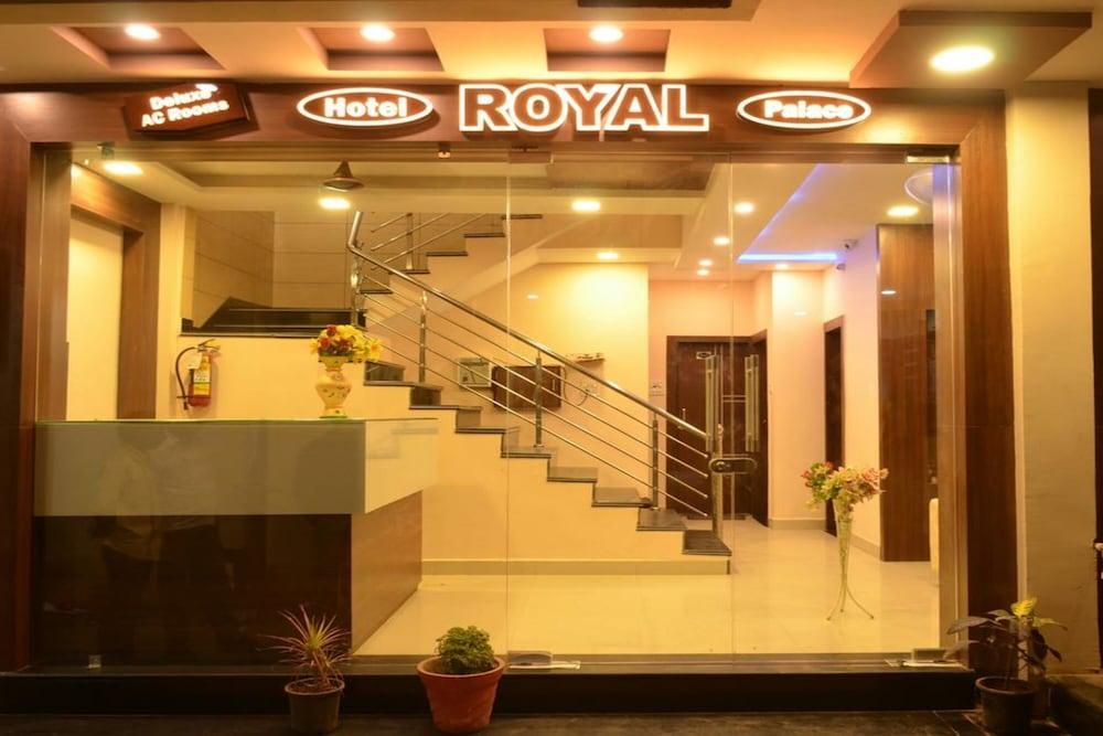 Hotel Royal Palace - Featured Image