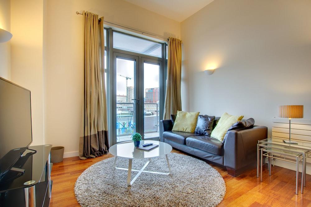 Week2Week Fabulous 1 Bedroom City Centre Apartment - Featured Image