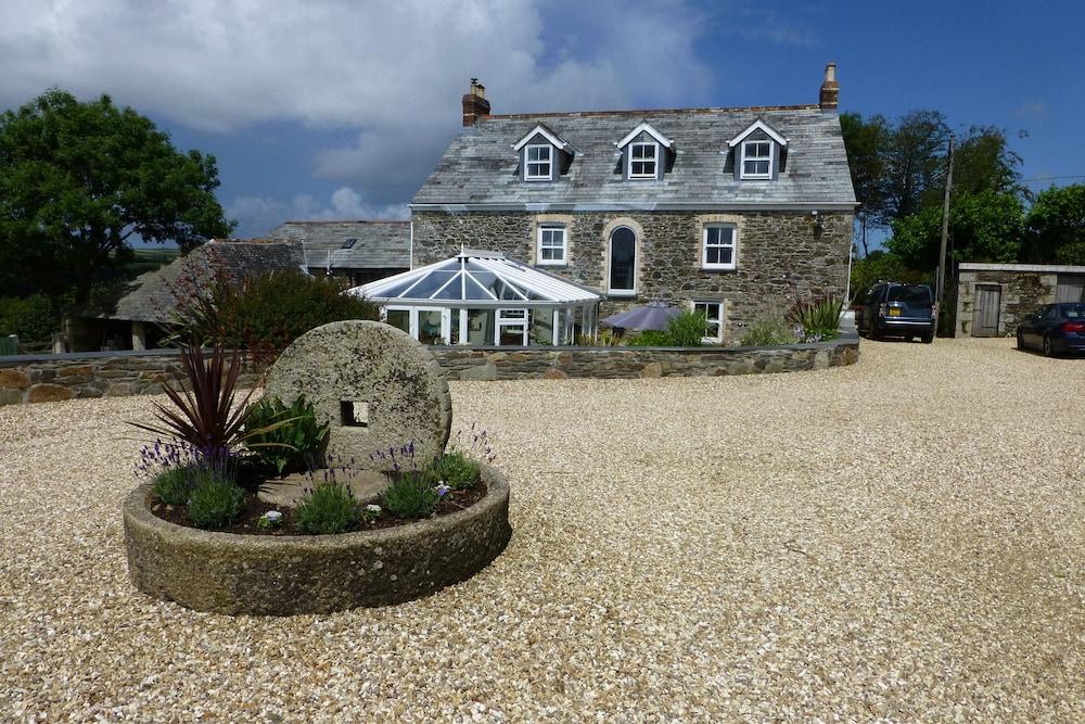 Treveighan Farmhouse - Featured Image