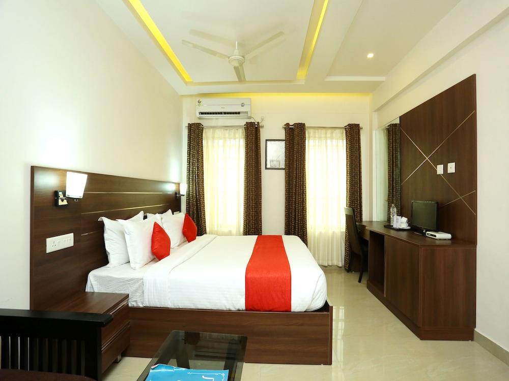 OYO 16812 Hotel Padippurayil - Featured Image