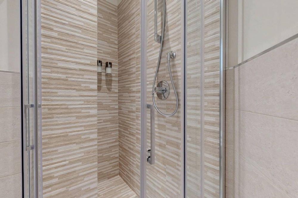 Duomo Luxury Loft - Bathroom Shower