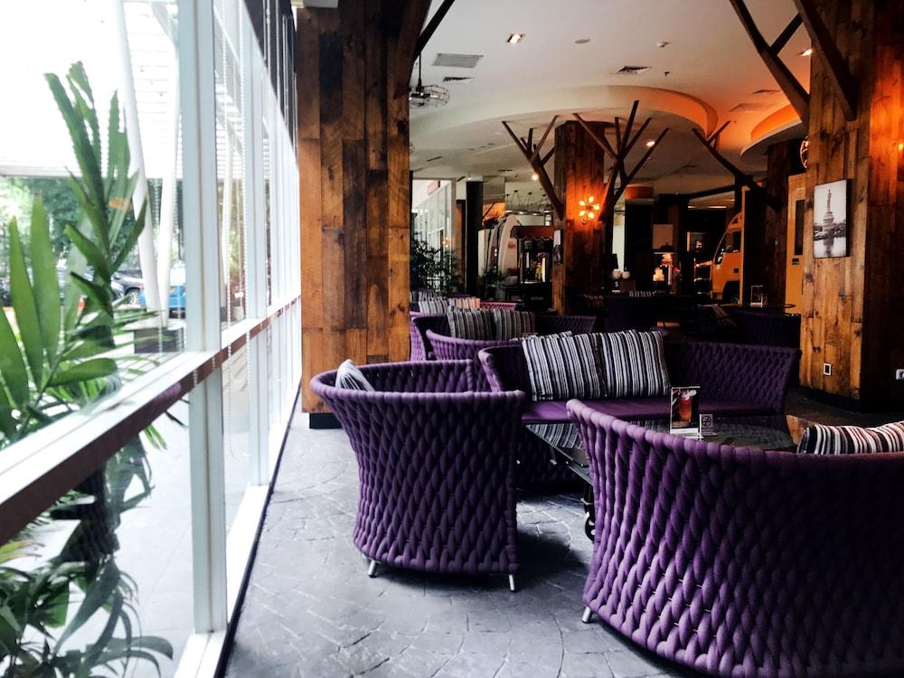 Mercure Surabaya Grand Miram - Lobby Lounge