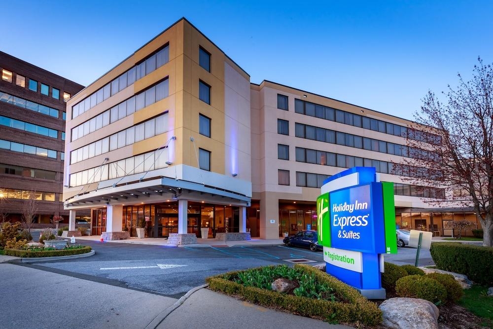 Holiday Inn Express and Suites Stamford, an IHG Hotel - Featured Image