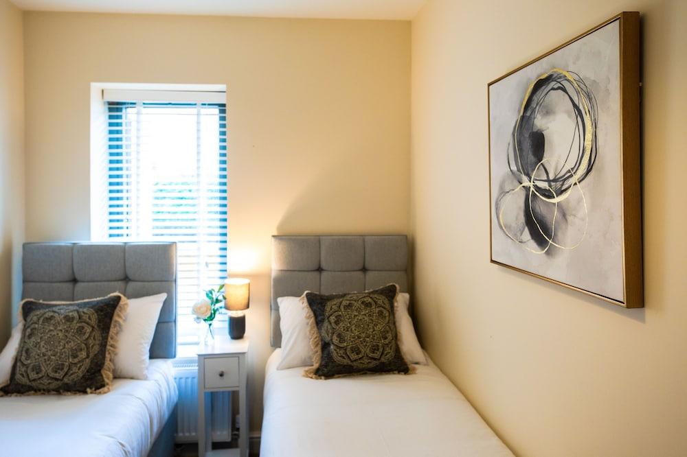 Emerald Court Executive Watford Central Apartment - Room
