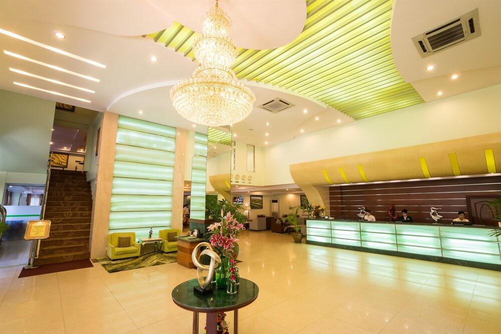 Best Western Green Hill Hotel - Lobby