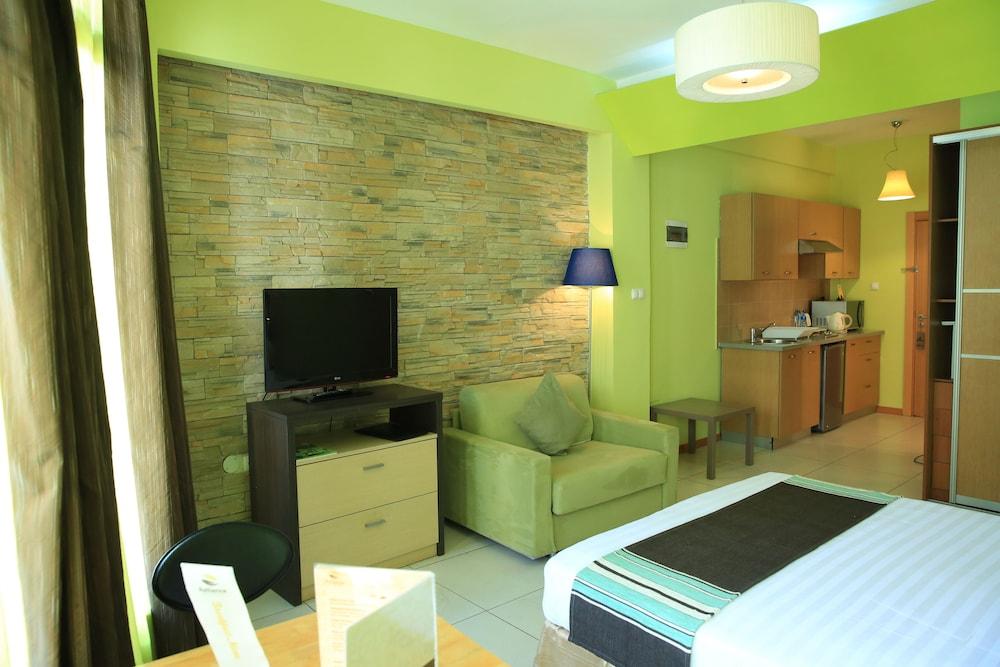 Reliance Hotel Apartment - Room