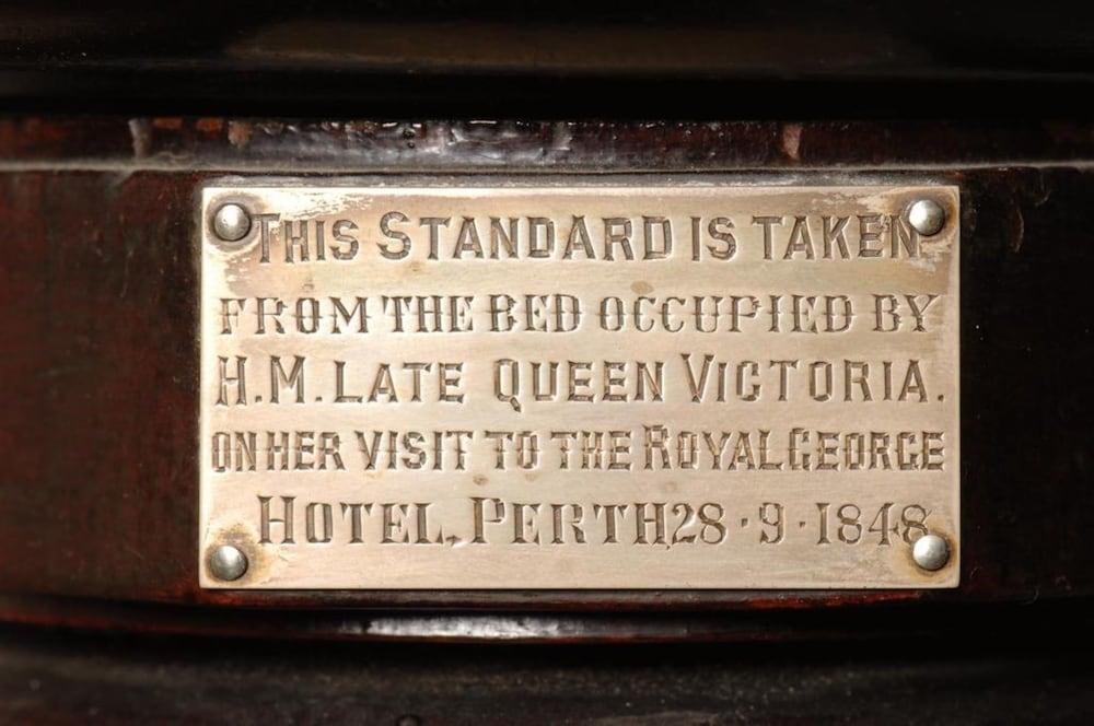 The Royal George Hotel - Interior Detail